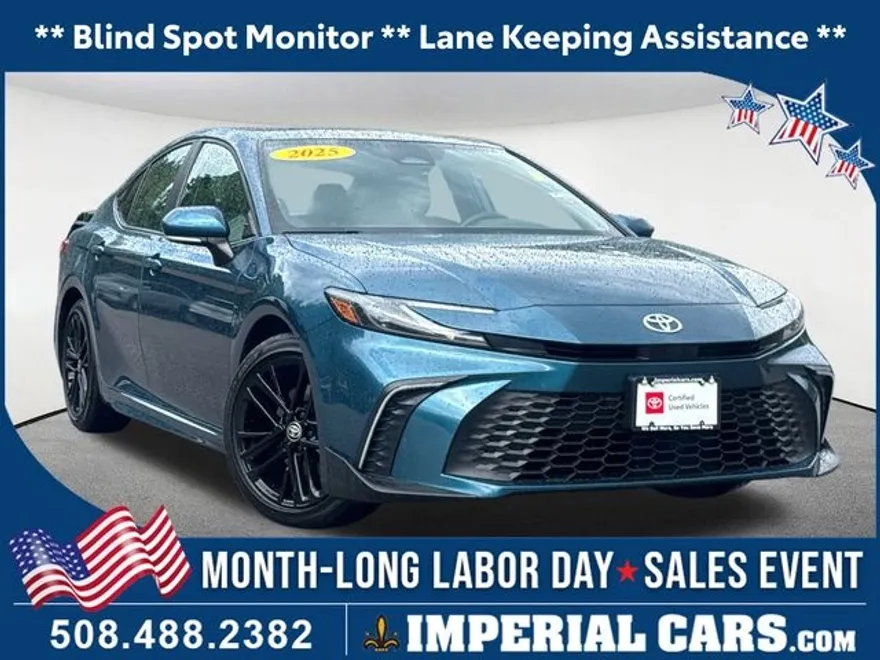 2025 Toyota Camry SE photo 1