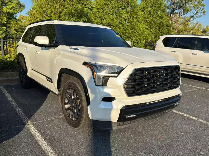 2025 Toyota Sequoia Platinum photo 1