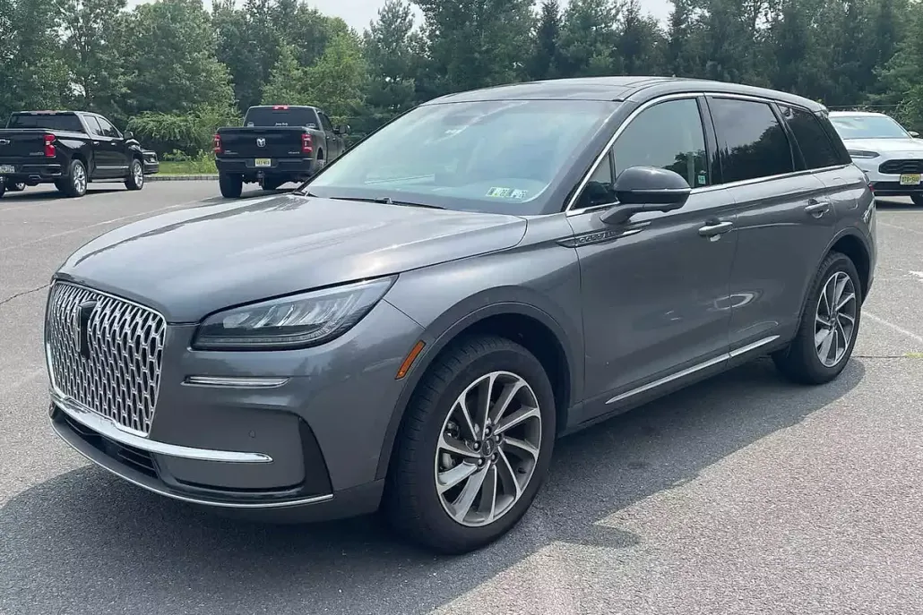 2023 Lincoln Corsair Standard photo 1
