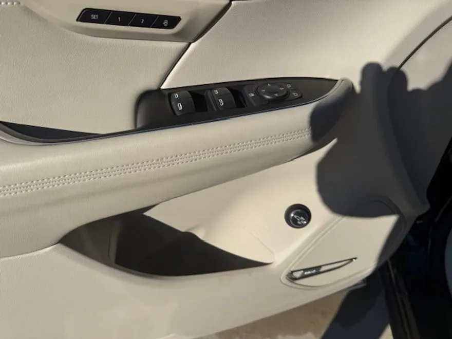 2021 Buick Envision Essence photo 12