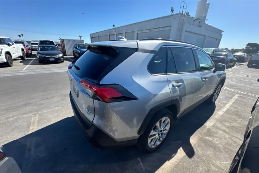 2025 Toyota RAV4 XLE Premium photo 1