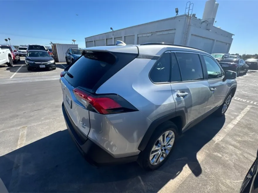 2025 Toyota RAV4 XLE Premium photo 1