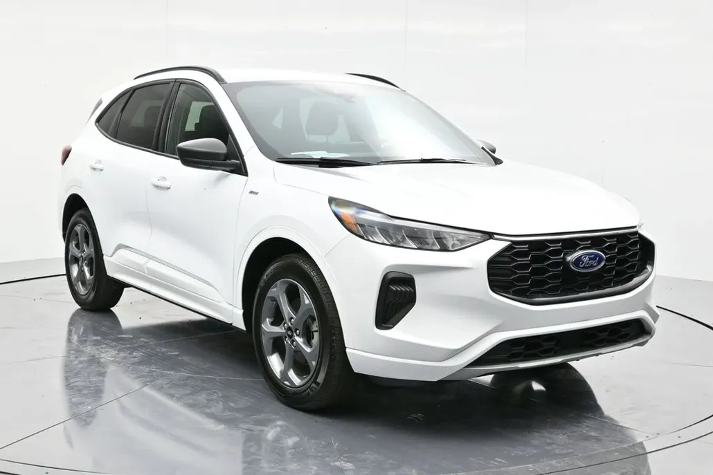 2023 Ford Escape ST-Line photo 1