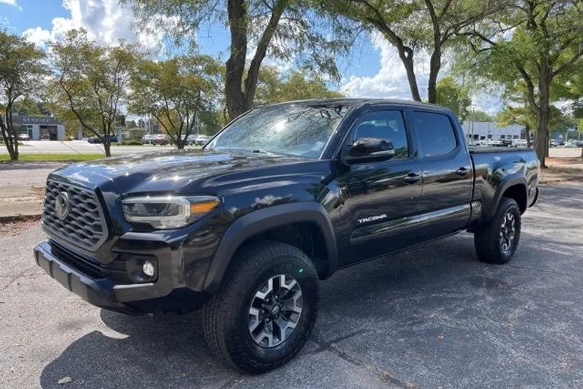 2023 Toyota Tacoma TRD Off-Road V6 photo 1