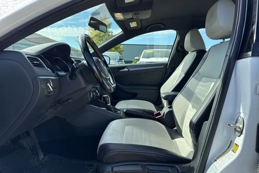 2017 Volkswagen Jetta 1.8T Sport photo 1