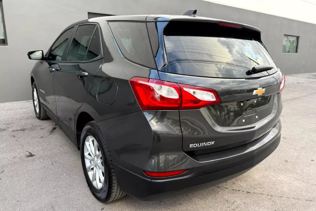 2021 Chevrolet Equinox LS photo 1