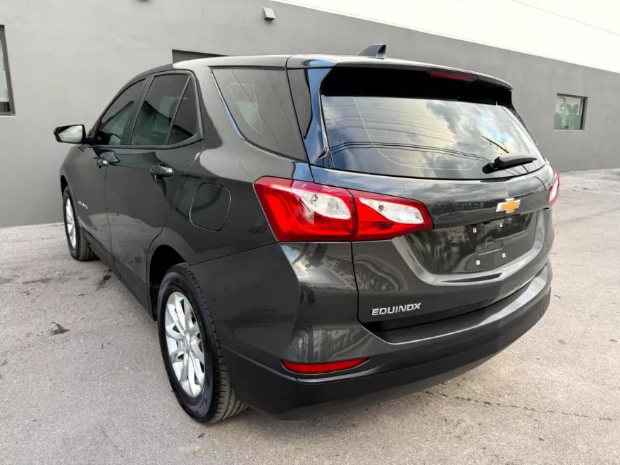 2021 Chevrolet Equinox LS photo 1