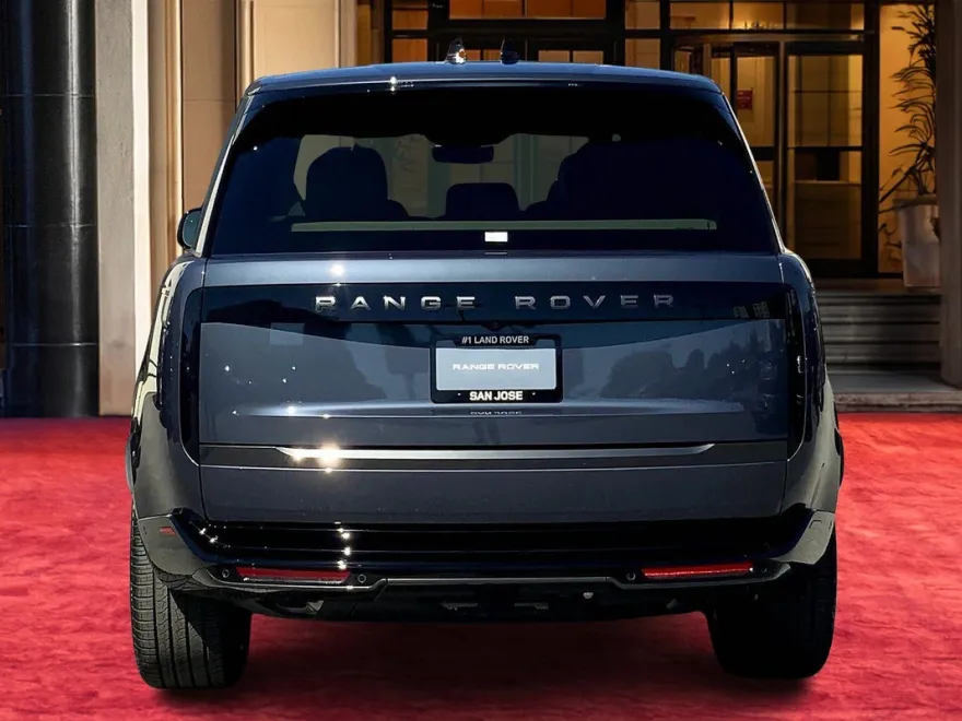 2025 Land Rover Range Rover SE photo 1