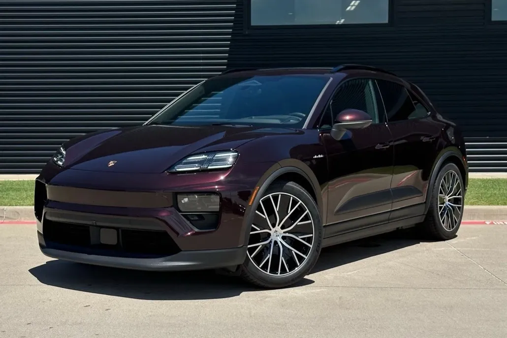 2025 Porsche Macan Electric photo 1