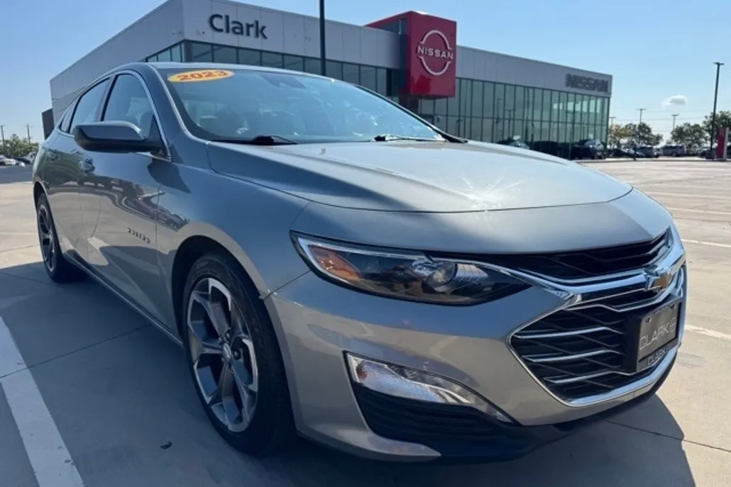 2023 Chevrolet Malibu 1LT photo 1