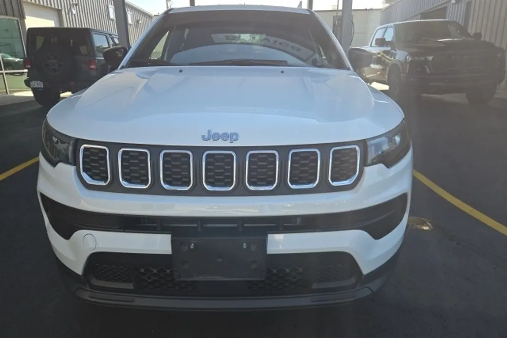 2024 Jeep Compass Sport photo 1