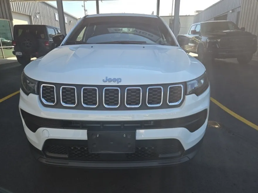 2024 Jeep Compass Sport photo 1