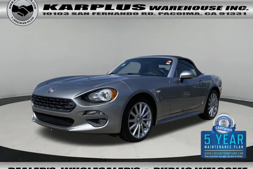 2017 Fiat 124 Spider Lusso photo 1