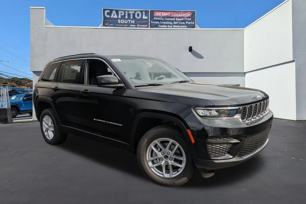 2025 Jeep Grand Cherokee Laredo photo 1