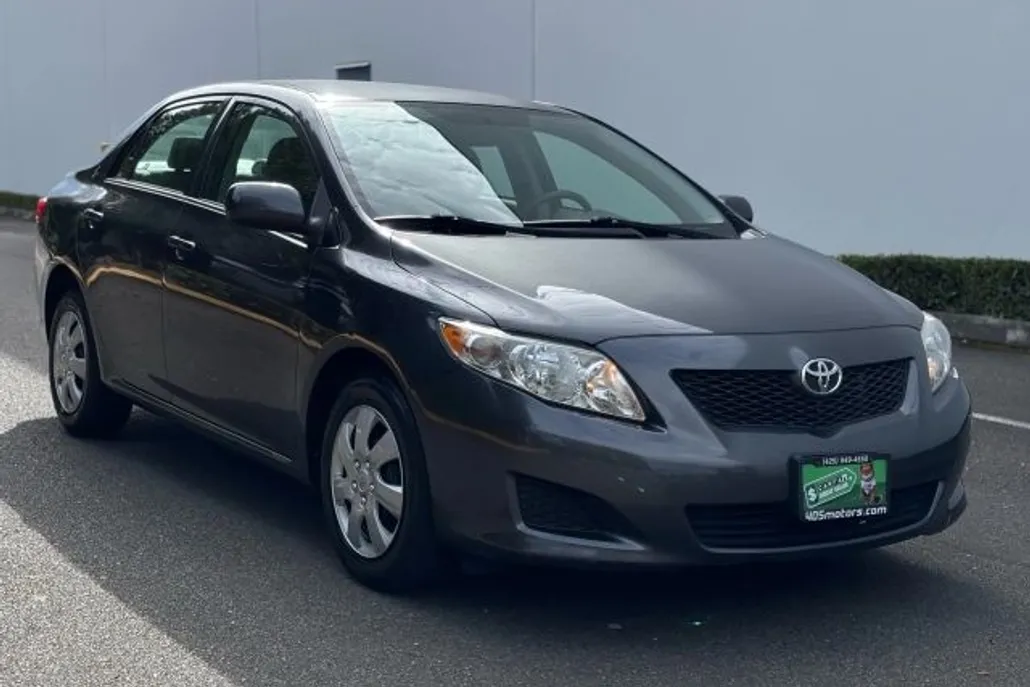2010 Toyota Corolla LE photo 1
