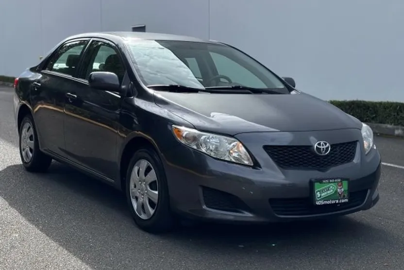 2010 Toyota Corolla LE photo 1