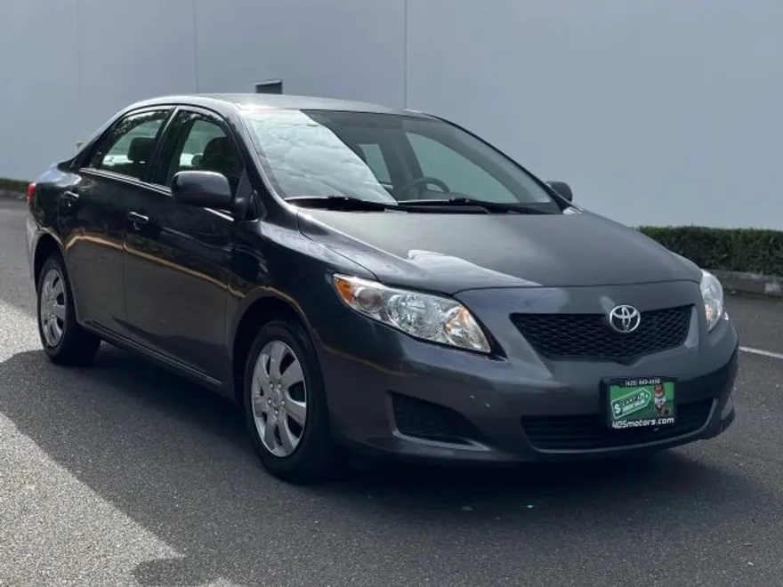 2010 Toyota Corolla LE photo 1