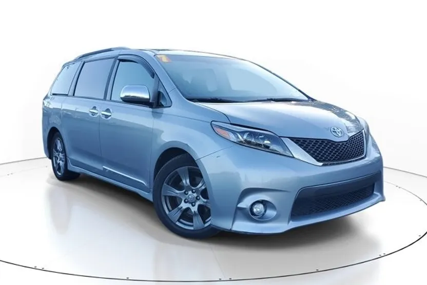 2017 Toyota Sienna L photo 1