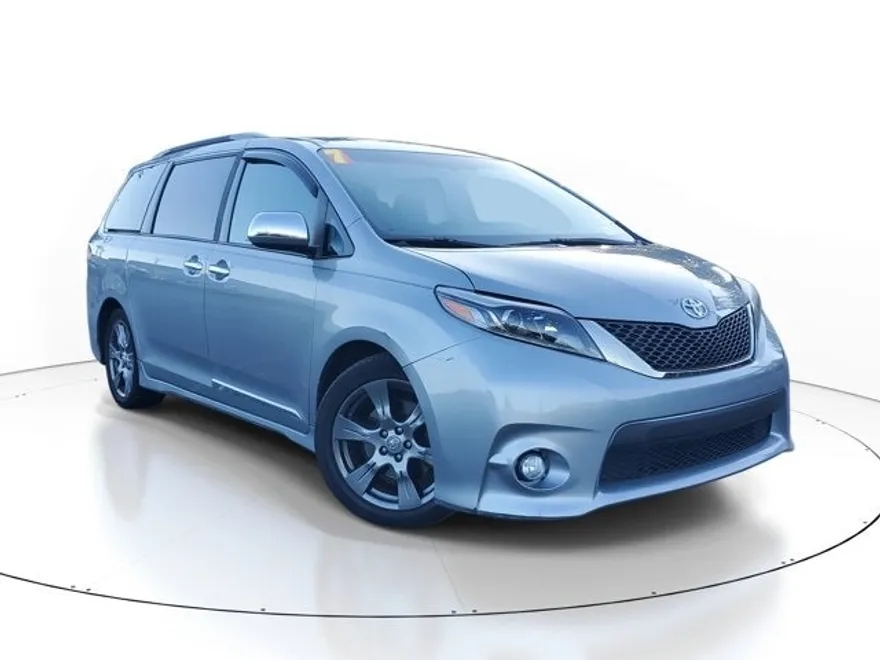 2017 Toyota Sienna L photo 1