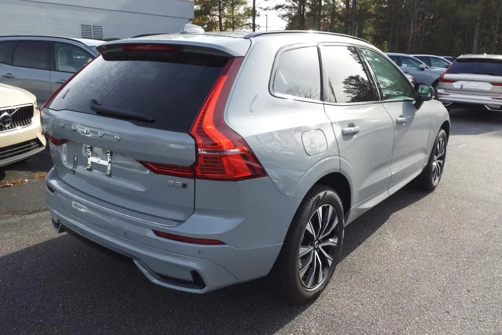 2025 Volvo XC60 B5 Core photo 1