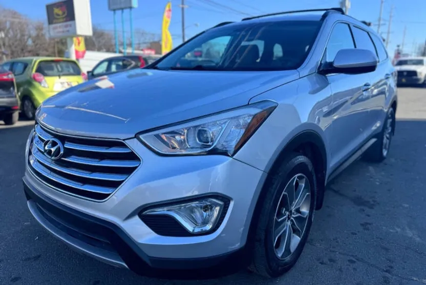 2016 Hyundai Santa Fe SE photo 1