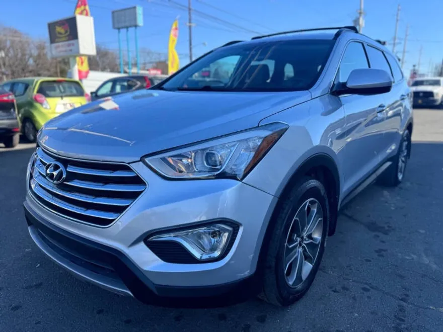 2016 Hyundai Santa Fe SE photo 1