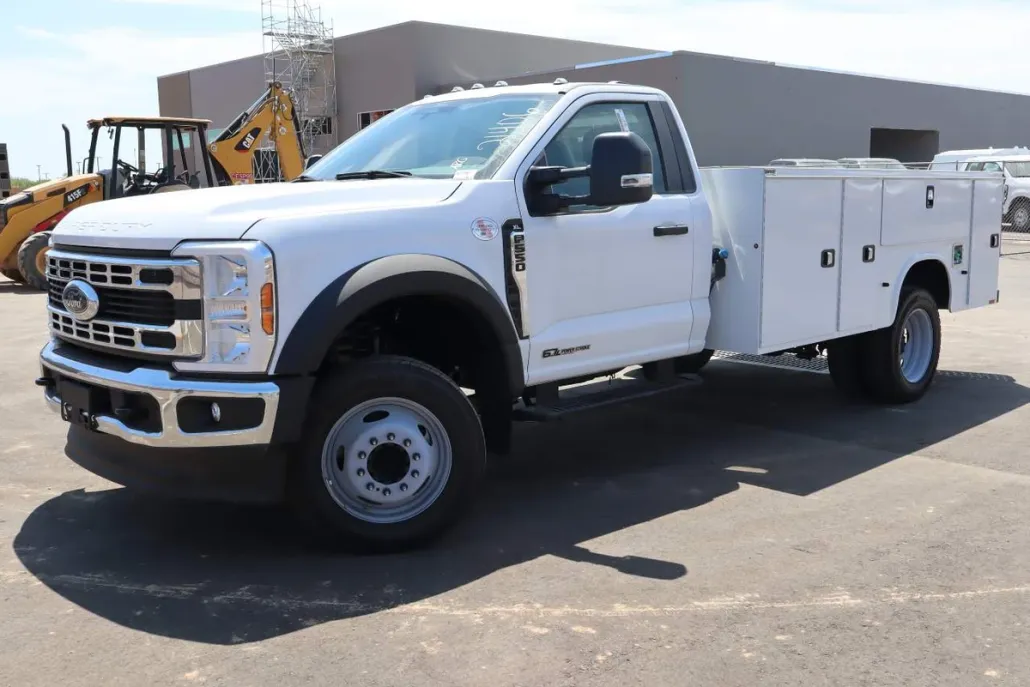 2024 Ford F-550 photo 1