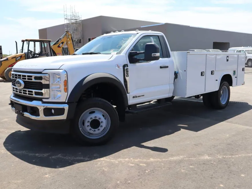 2024 Ford F-550 photo 1