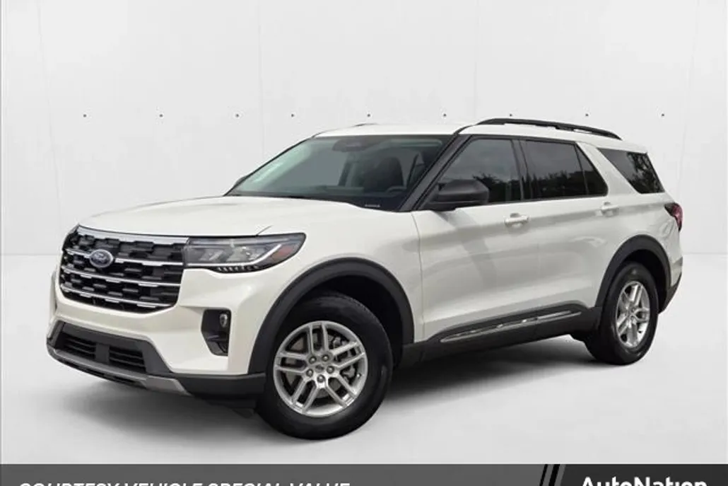 2025 Ford Explorer photo 1