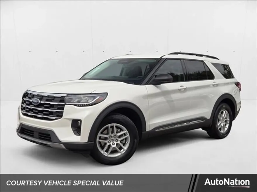 2025 Ford Explorer photo 1