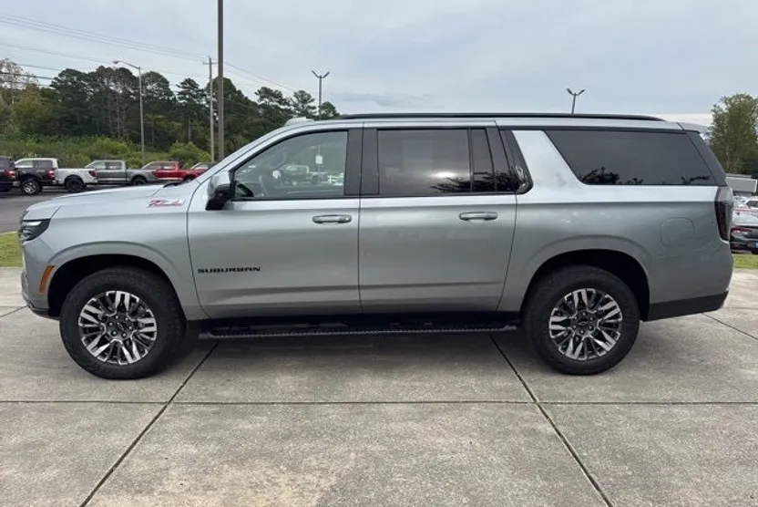 2025 Chevrolet Suburban Z71 photo 1