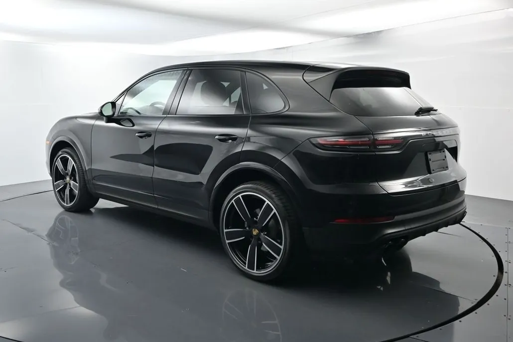 2023 Porsche Cayenne Base photo 1