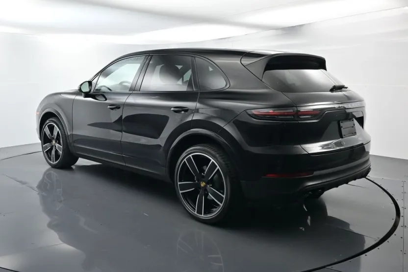 2023 Porsche Cayenne Base photo 1