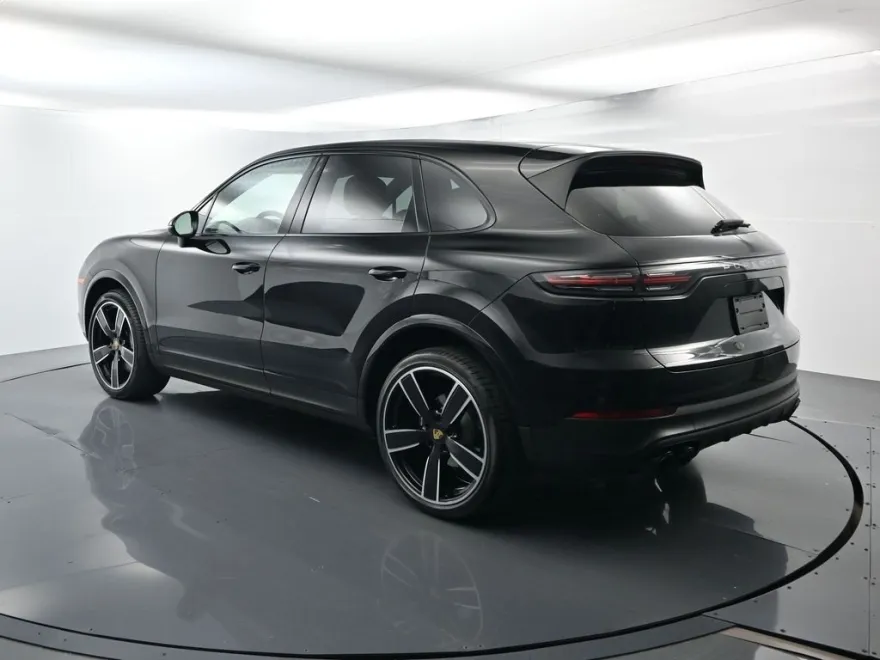 2023 Porsche Cayenne Base photo 1