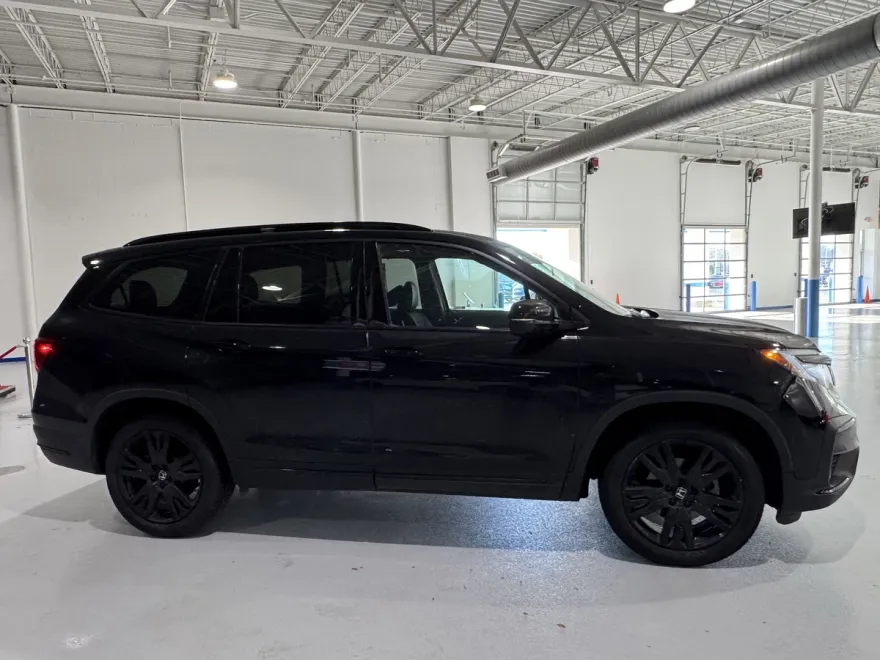 2022 Honda Pilot Black Edition photo 1