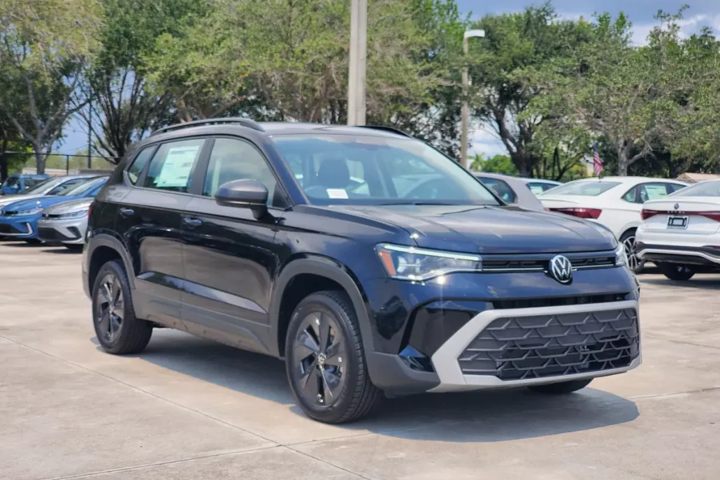 2025 Volkswagen Taos S photo 1