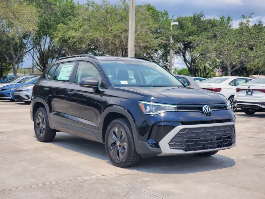 2025 Volkswagen Taos S photo 1