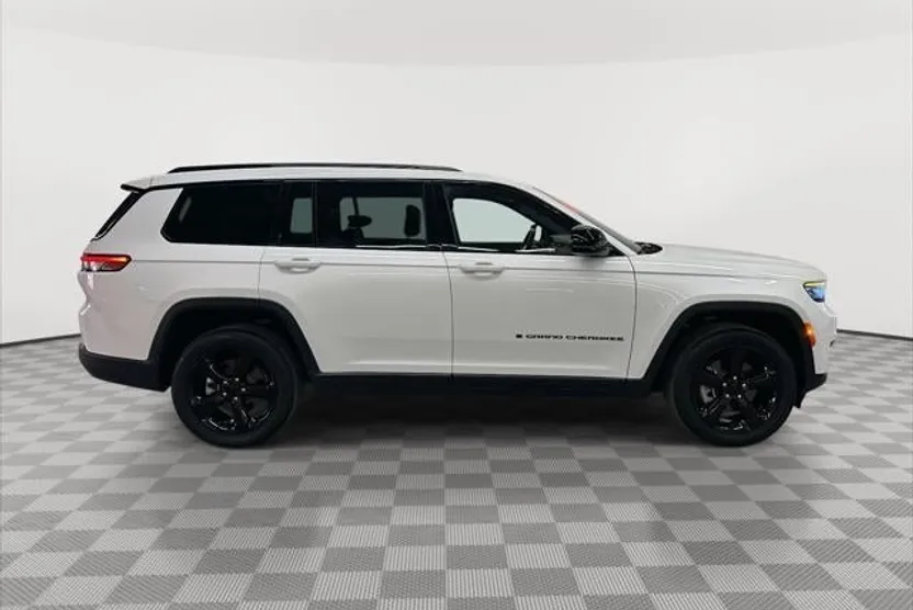 2021 Jeep Grand Cherokee Altitude photo 1