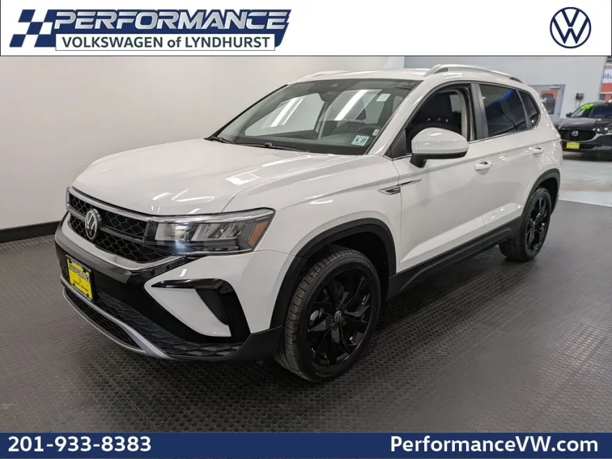 2022 Volkswagen Taos SE photo 1