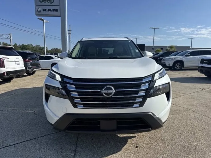 2024 Nissan Rogue SV photo 1