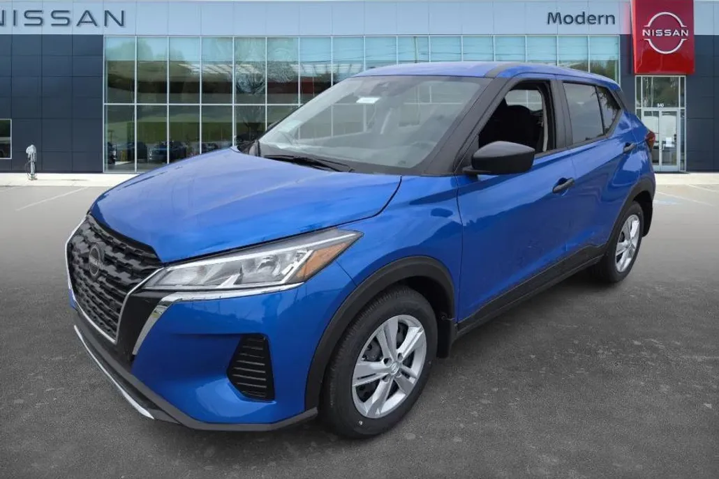 2025 Nissan Kicks Play S photo 1