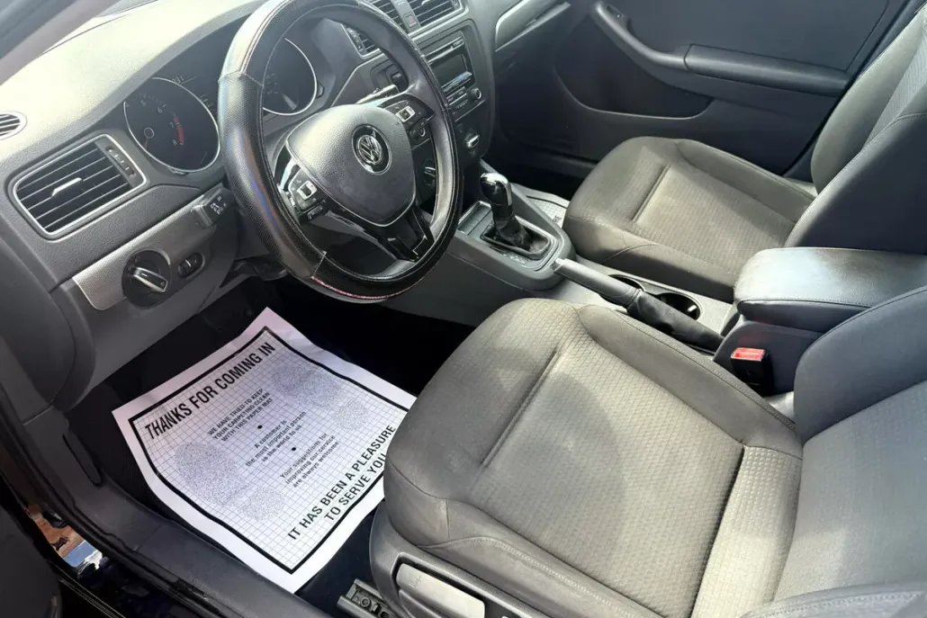 2015 Volkswagen Jetta 1.8T SE photo 1