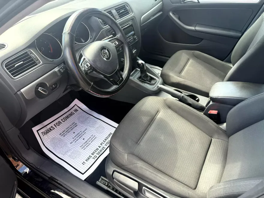 2015 Volkswagen Jetta 1.8T SE photo 1