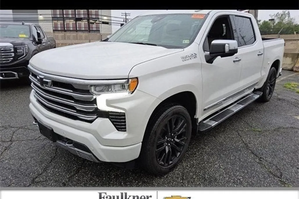2024 Chevrolet Silverado 1500 High Country photo 1
