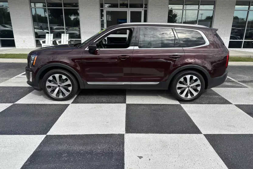 2022 Kia Telluride EX photo 1