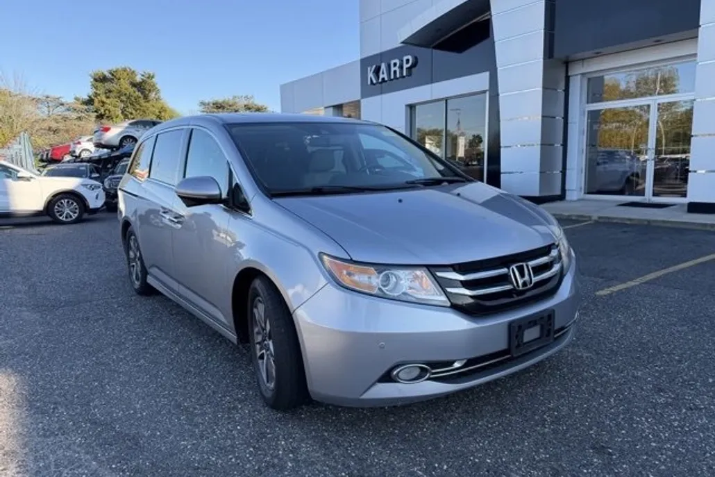 2017 Honda Odyssey Touring photo 1