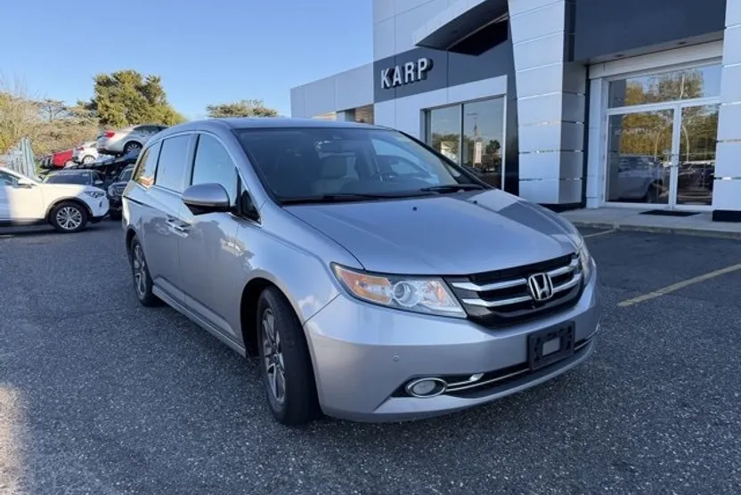 2017 Honda Odyssey Touring photo 1