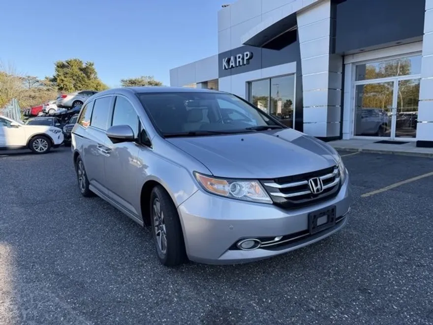 2017 Honda Odyssey Touring photo 1