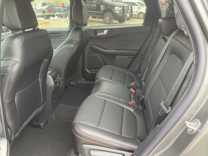 2025 Ford Escape ST-Line photo 1
