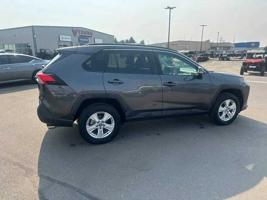 2021 Toyota RAV4 XLE photo 1